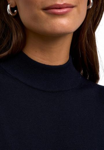 Вязаное платье