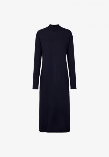 Вязаное платье