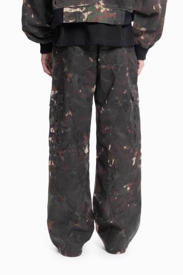 Брюки с накладными карманами