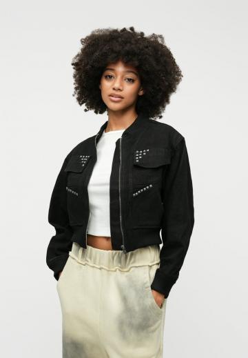 Куртка с накладнымит карманами