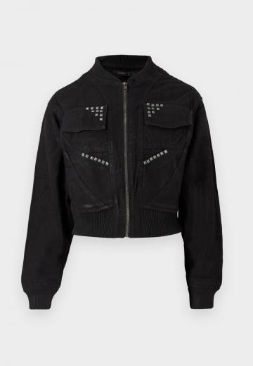 Куртка с накладнымит карманами