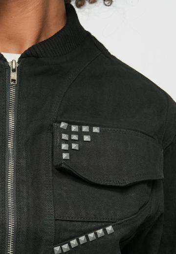 Куртка с накладнымит карманами