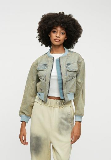 Куртка с накладнымит карманами