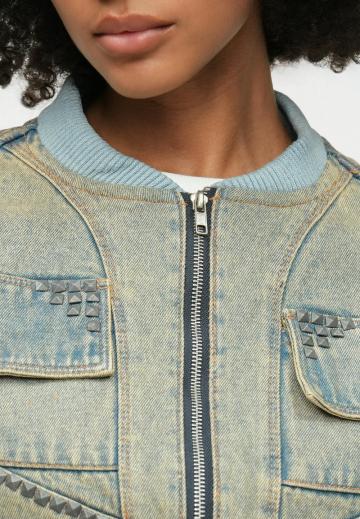 Куртка с накладнымит карманами