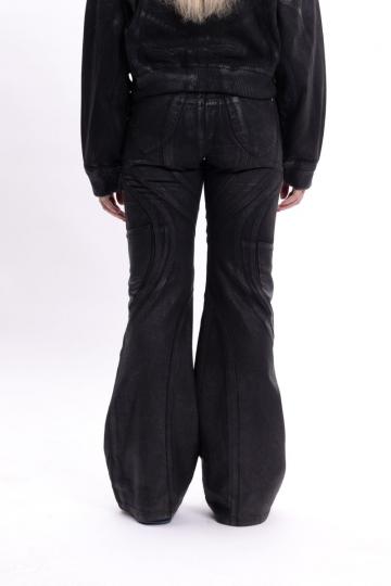 Клешеные джинсы