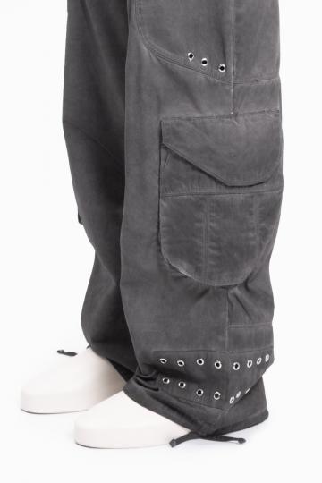 Брюки с накладными карманами