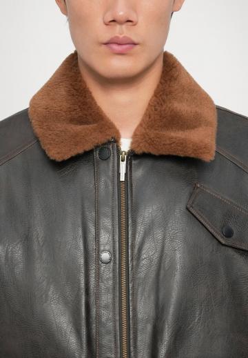 Куртка бомбер