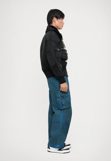 Брюки с накладными карманами