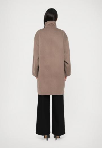 Шерстяное пальто