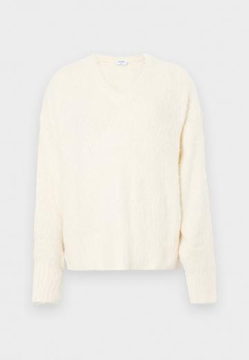 Пуловер с вырезом V