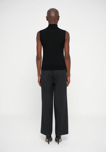 Пуловер без рукавов