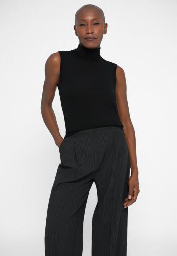 Пуловер без рукавов