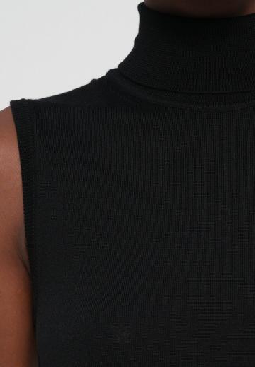 Пуловер без рукавов