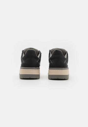 Гандбольные кроссовки