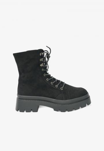 Ботинки на шнуровке