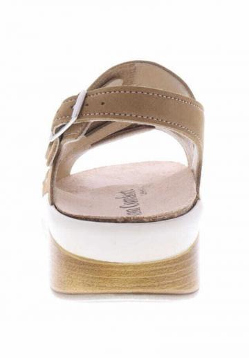 Босоножки на танкетке