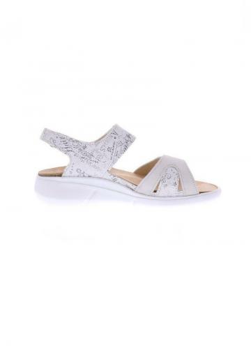 Босоножки на танкетке