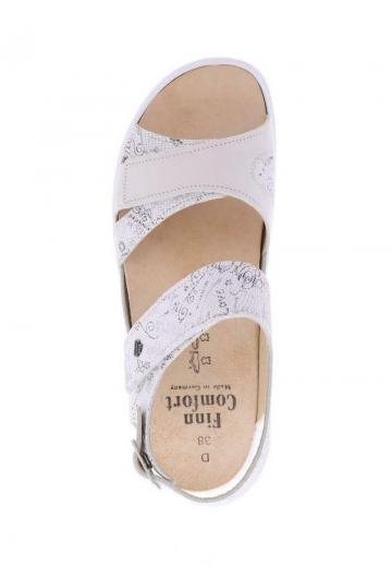 Босоножки на танкетке