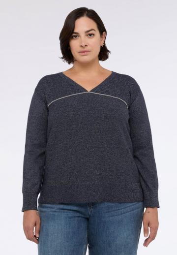 Пуловер с вырезом V