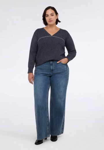 Пуловер с вырезом V