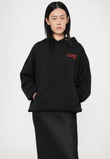 Пуловер с капюшоном