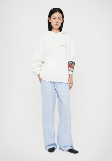 Пуловер с капюшоном