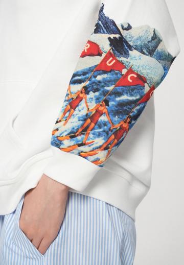 Пуловер с капюшоном