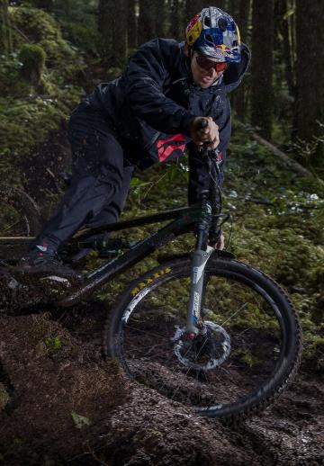 Походные ботинки