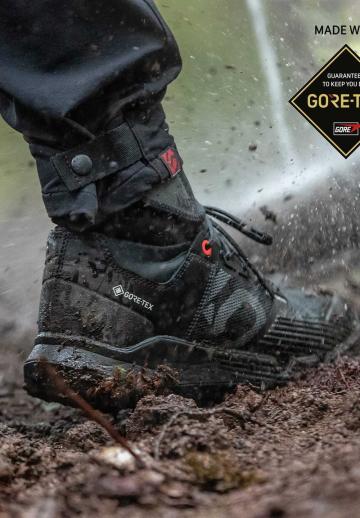 Походные ботинки