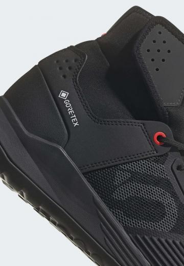 Походные ботинки