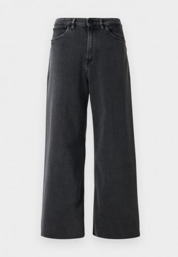 Джинсы бойфренда