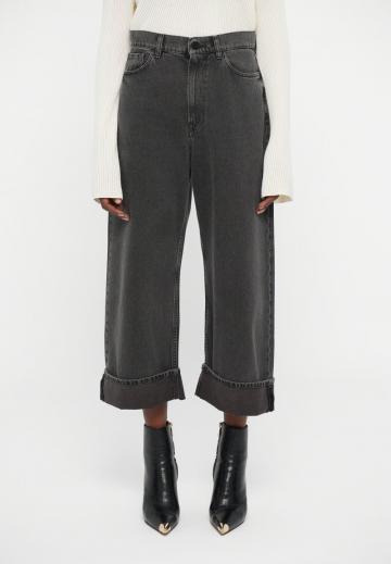 Короткие джинсы