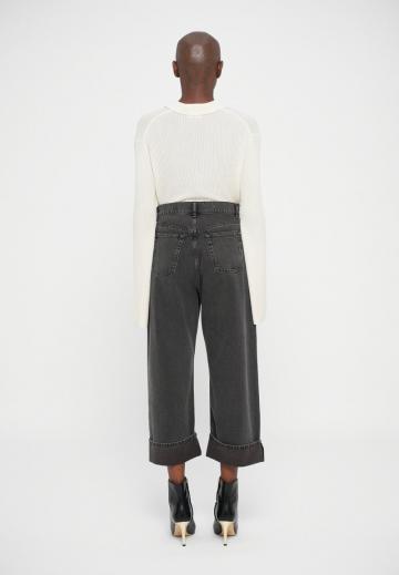 Короткие джинсы