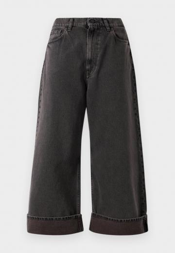 Короткие джинсы