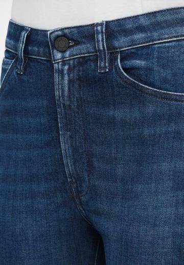 Короткие джинсы