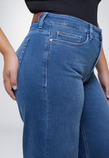 Свободные джинсы