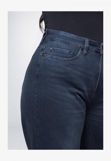 Клешеные джинсы