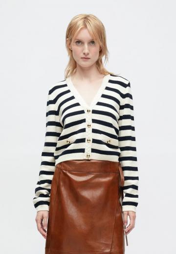 Вязаная кофта