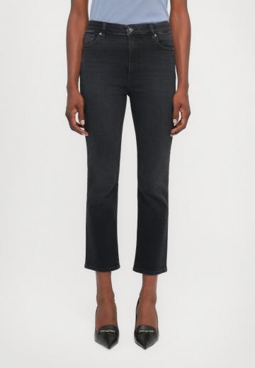 Узкие джинсы