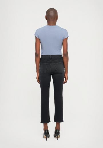 Узкие джинсы