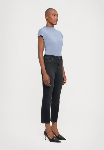 Узкие джинсы