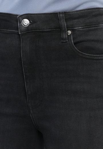 Узкие джинсы