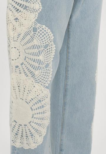 Прямые джинсы