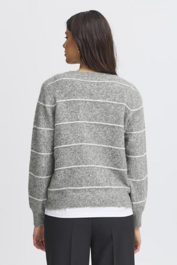 Пуловер в полоску