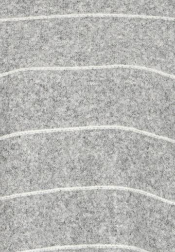 Пуловер в полоску