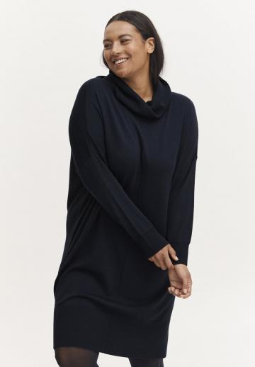 Вязаное платье