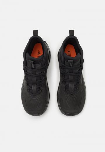 Походные ботинки