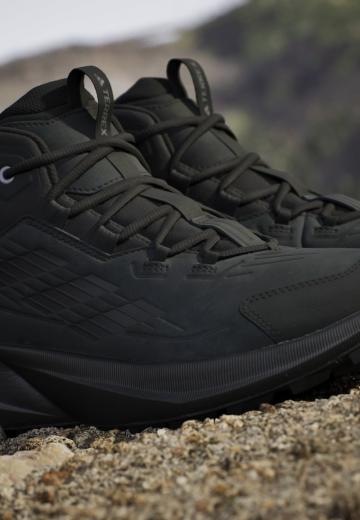 Походные ботинки