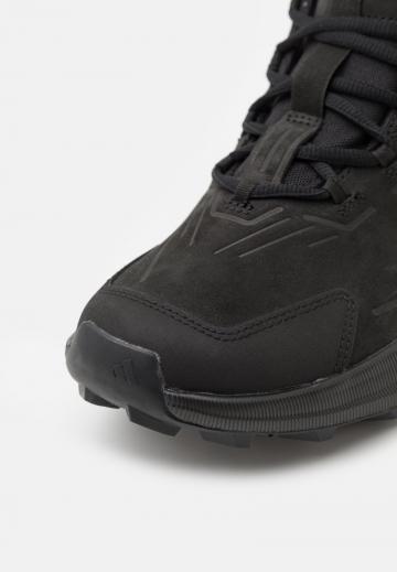 Походные ботинки