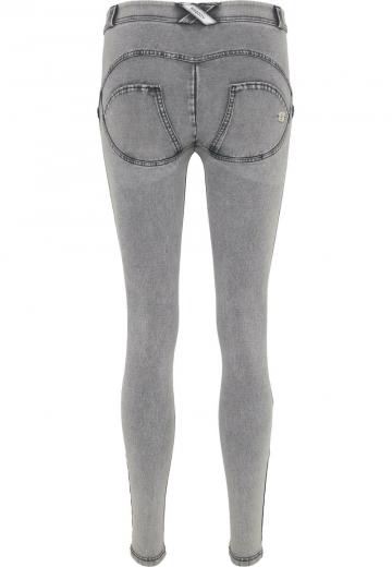 Короткие джинсы